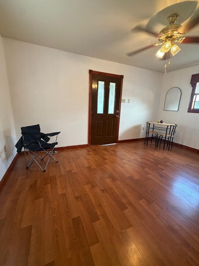 Foto del edificio - 5408 Romeo Ln