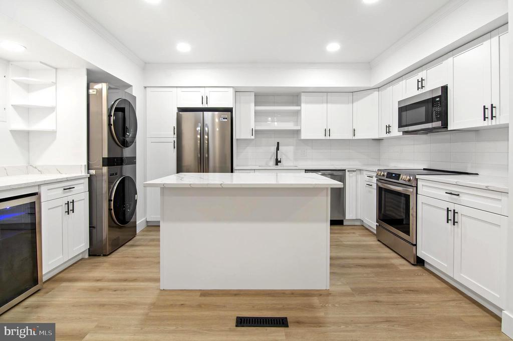 Primary Photo - 25 Stonehenge Cir