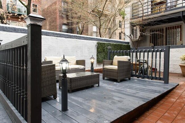 Building Photo - 26-3A  STUDIO Gramercy W/D Outdoor Courtyard