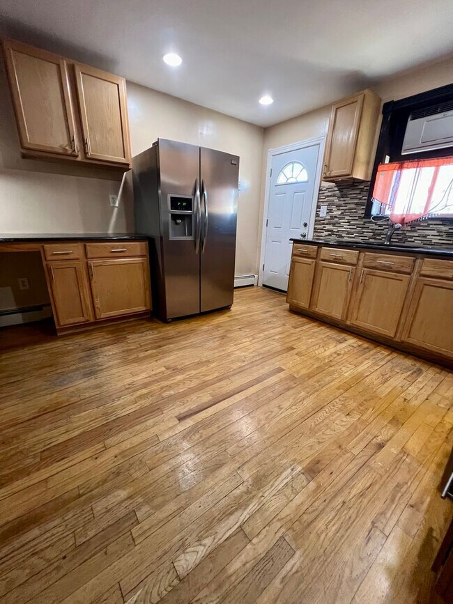 Foto del edificio - 2-Bedroom Townhome with Finished Basement!...