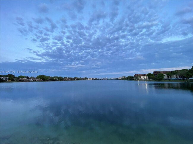 Foto del edificio - 443 NE 195th St