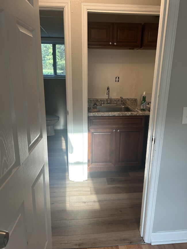 Building Photo - 4220 Daniel Dr