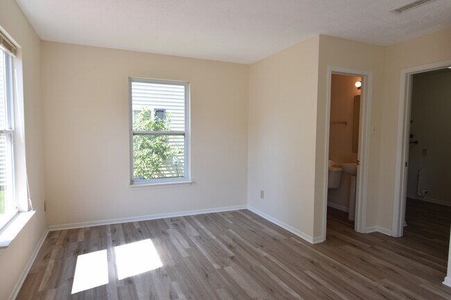 Building Photo - 8062 S Midsummer Blvd