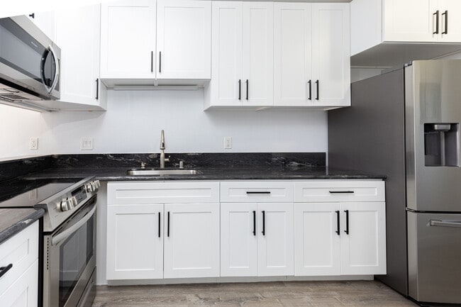 Foto del edificio - 94-615-615 Kahakea St