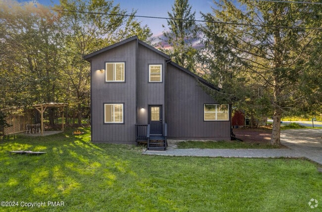 Building Photo - 5426 Ridgefield Dr