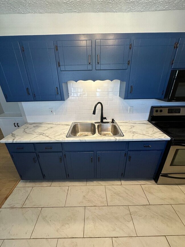 Foto del edificio - Freshly Renovated 2Bed / 1Bath in Nashville!