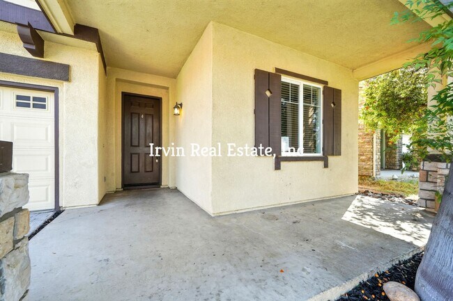 Foto del edificio - 5 Bedroom and 3 Bathroom Home