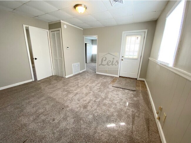 Building Photo - 183 N Main St