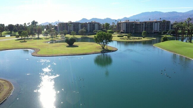 Building Photo - 900 Island Dr