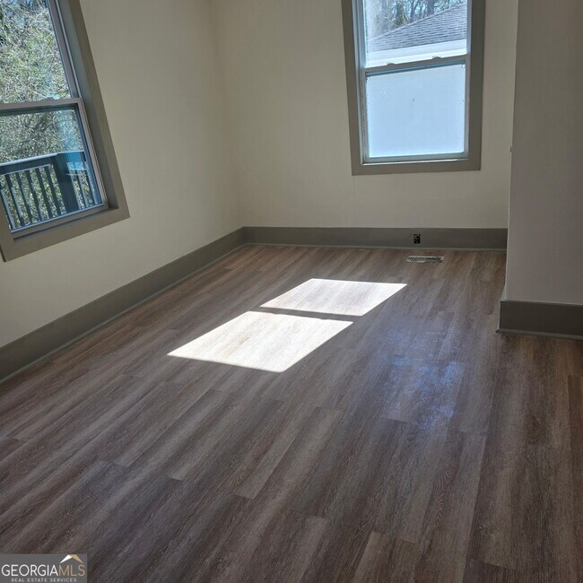 Foto del edificio - 717 Church St NW