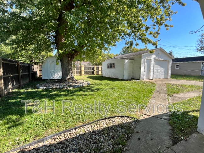 Building Photo - 1604 S Oakdale Dr