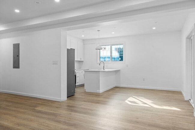 Building Photo - 172 Lexington Ave