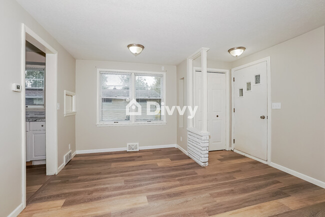Building Photo - 27 E Shore Blvd, Timberlake, OH 44095