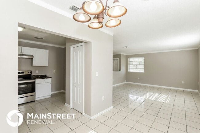 Building Photo - 381 NE 164th St