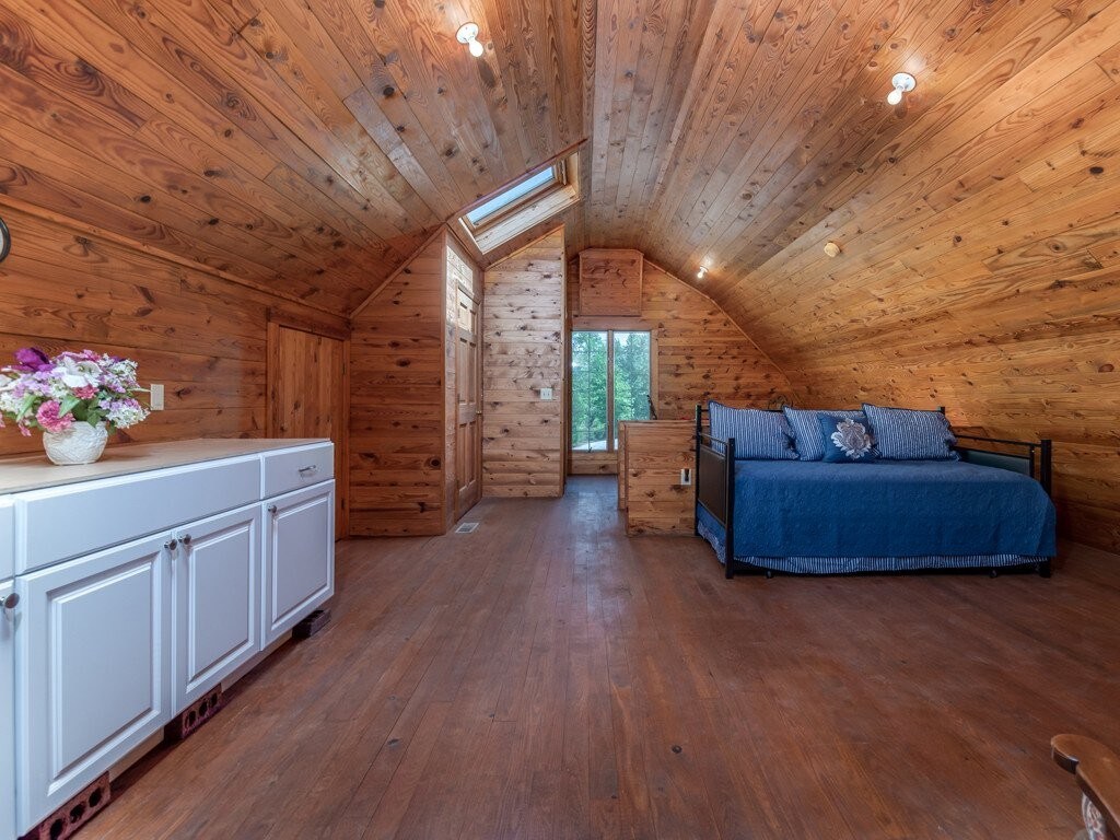 Great Room - 1087 Walker Rd