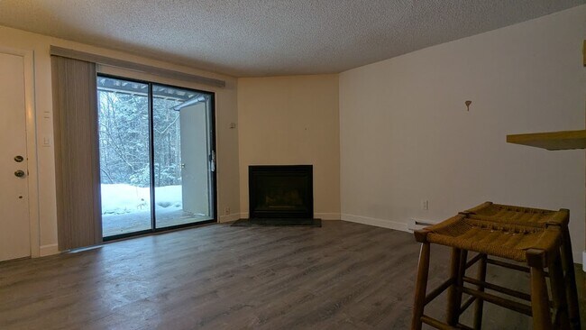 Foto del edificio - 1 bedroom Waterville Valley Condo Available for Year Round Lease! $1400/mo