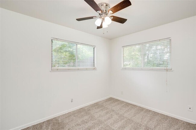 Building Photo - 809 Neans Dr
