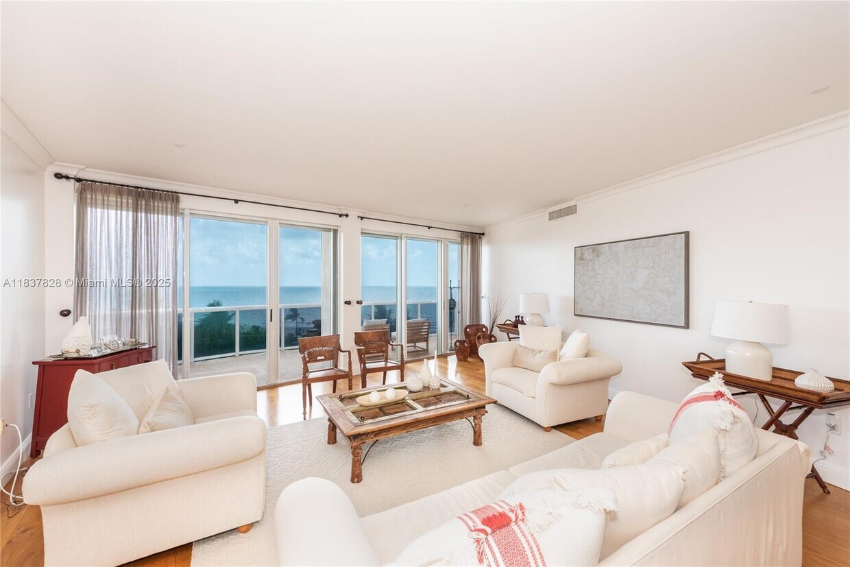 Foto principal - 9601 Collins Ave