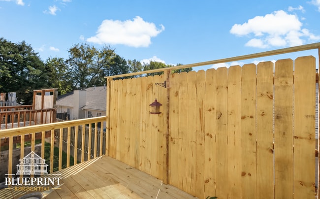Building Photo - Great condo coming soon! Available 8/21