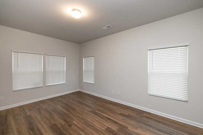 Building Photo - 210 S Bell Ave