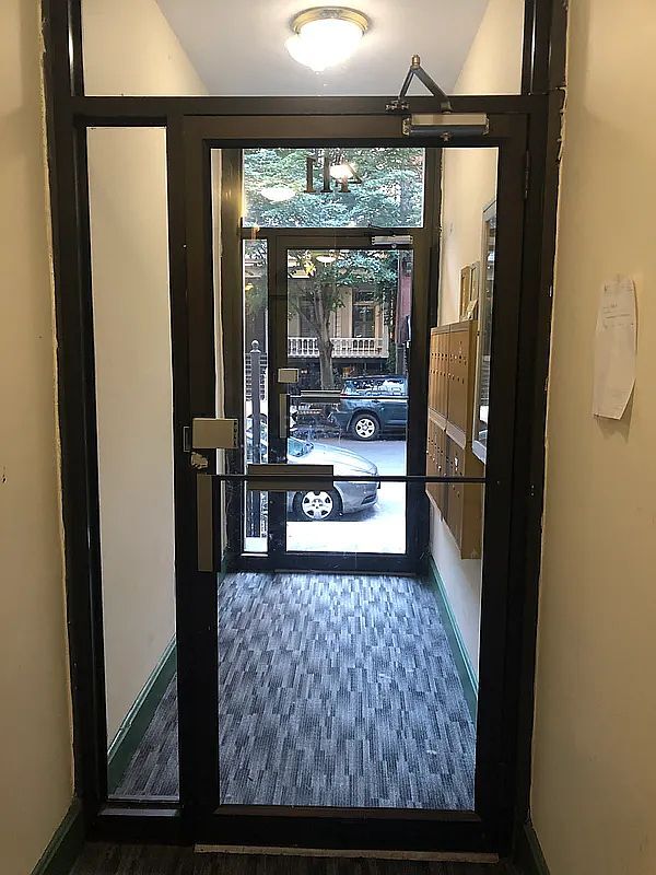 Foto del edificio - 411 E 85th St