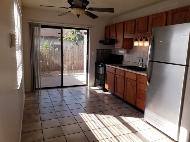 Foto del edificio - 6153 Sapphire Dr