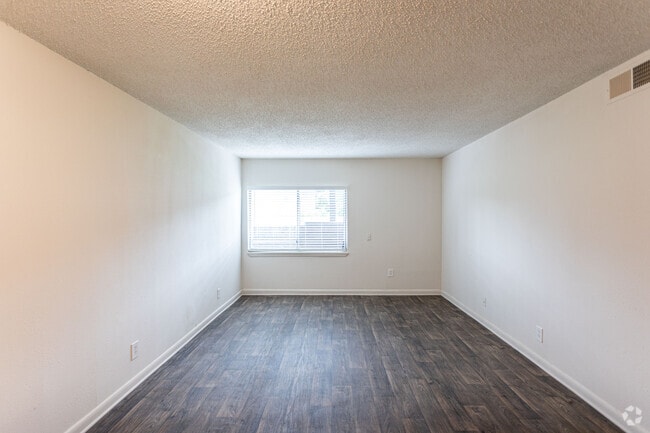 2BR, 1BA - 850 SF - Cityvue @5101