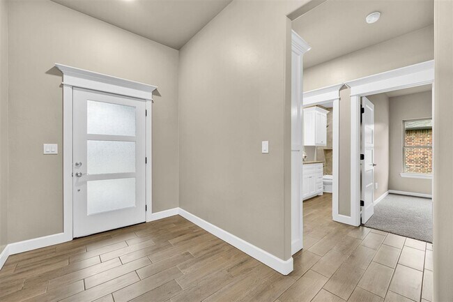 Building Photo - 2608 SW 68th St