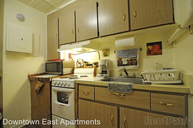 Foto del edificio - 1 br, 1 bath Apartment - 888 Franklin St