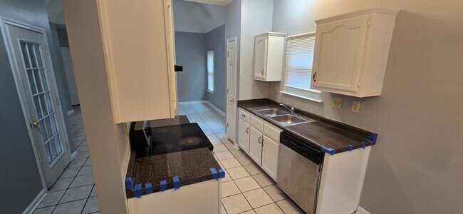 Foto del edificio - 6761 Whitten Pine Dr