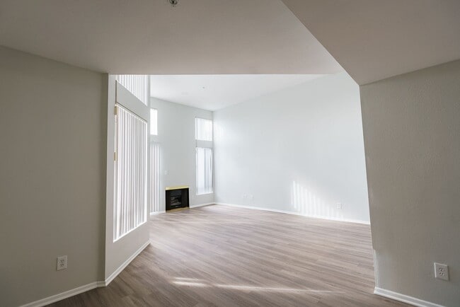 Interior Photo - 315 South Virgil Ave
