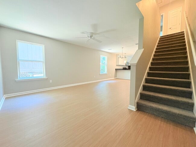 Building Photo - 1733 Beechwood Cir S