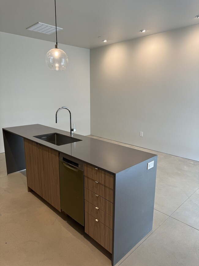 Building Photo - 120 W 900 S