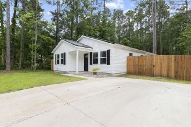 Building Photo - 629 Walnut Dr