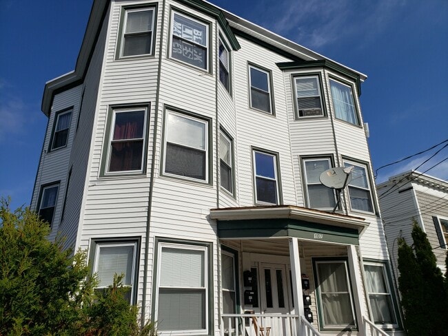 Building Photo - 167 Woodford St
