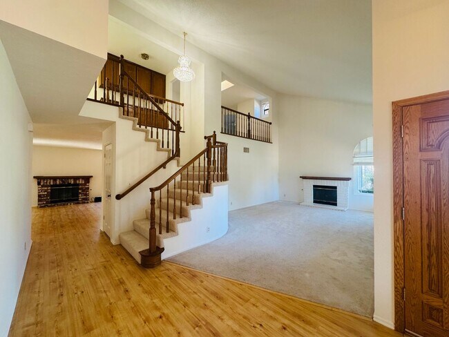 Foto del edificio - Beautifully Remodeled Lang Ranch Home – Steps from Top-Rated School