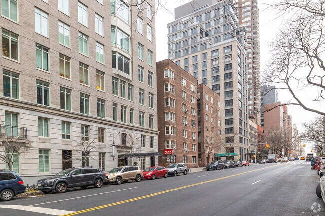 Building Photo - 20 E East End Ave