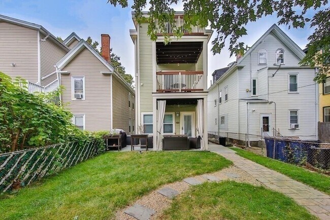 Building Photo - 4370 Washington St