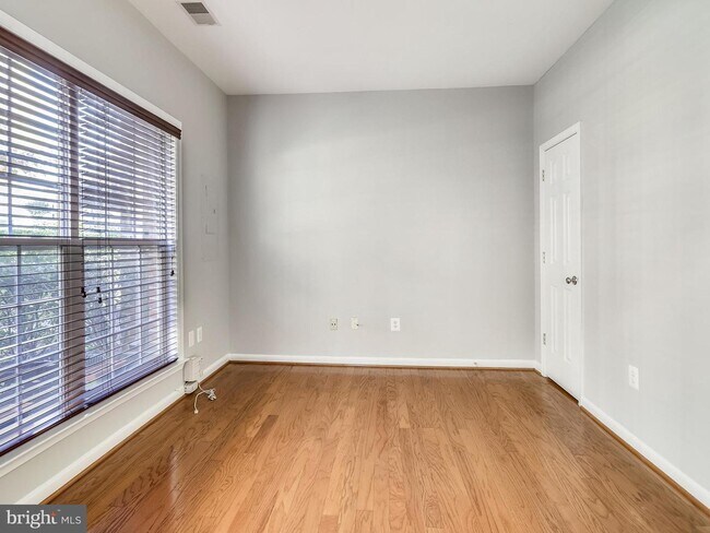 Building Photo - 12903 Gladys Retreat Cir