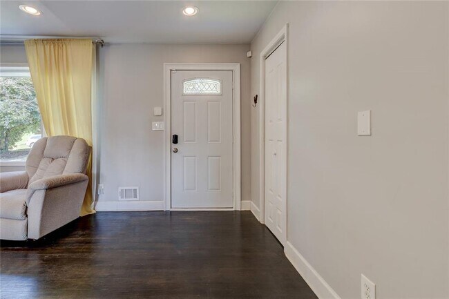 Foto del edificio - 1848 Winthrop Dr SE