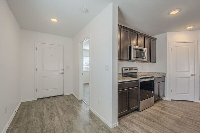 Foto del edificio - 1536 E Demain Dr