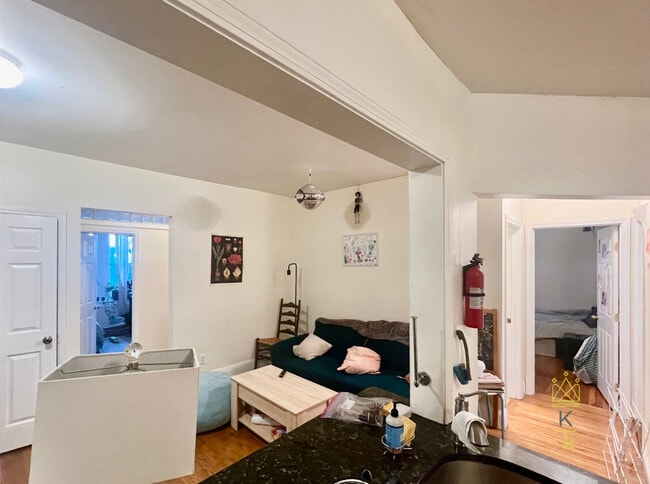 Building Photo - 62 Egmont St