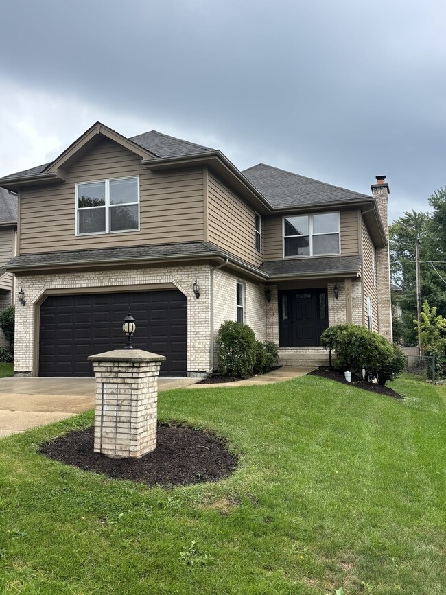 Building Photo - 961 Country Club Rd