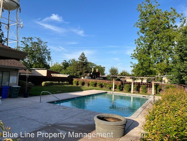 Foto del edificio - 2 br, 1.5 bath House - 801 Villa Terrace