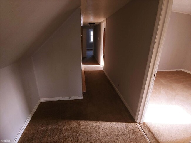 Building Photo - 3 br, 1 bath Triplex - 1414 East 110th Str...