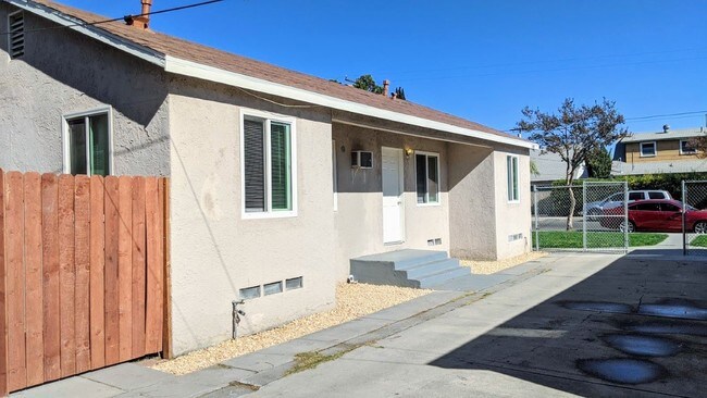 Foto del edificio - 1604 N H St