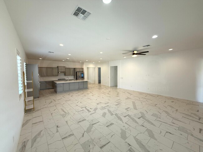 Building Photo - 14130 W El Cortez Pl
