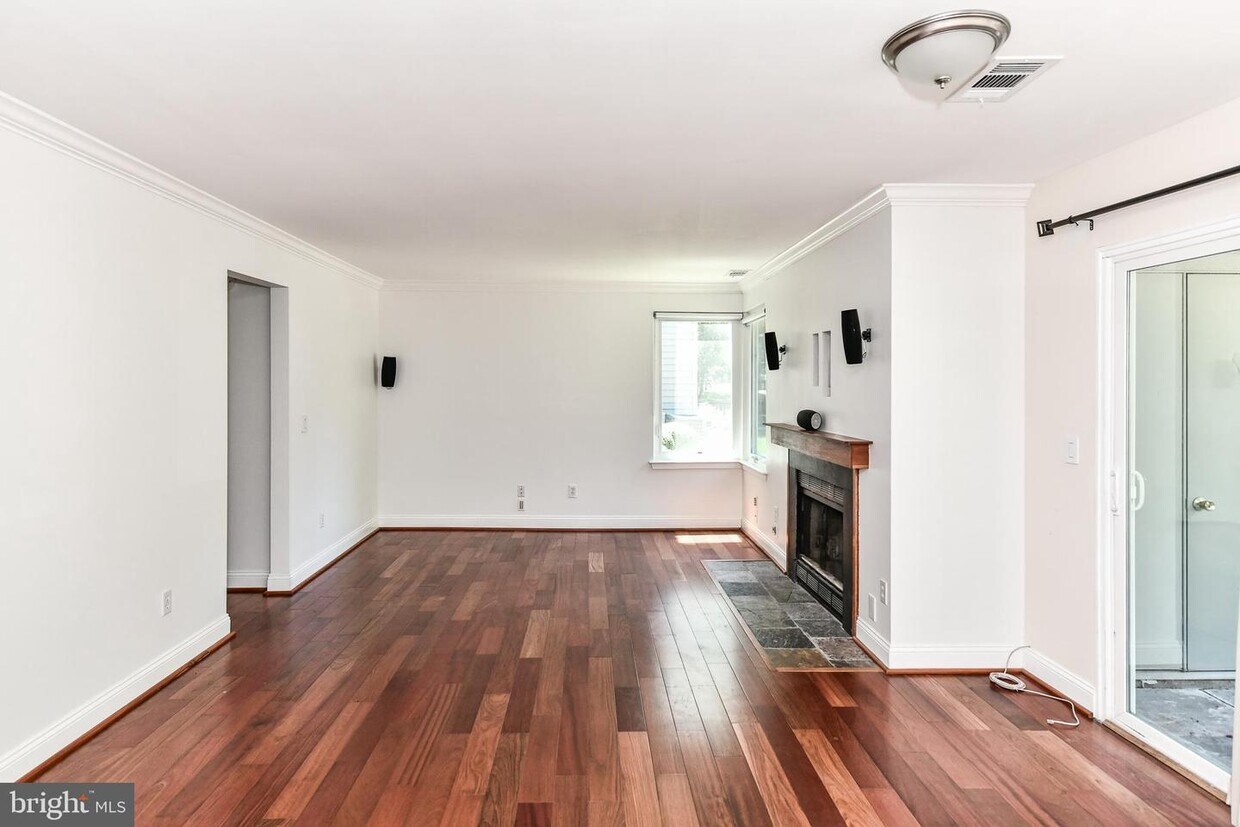 Primary Photo - 11729 Summerchase Cir