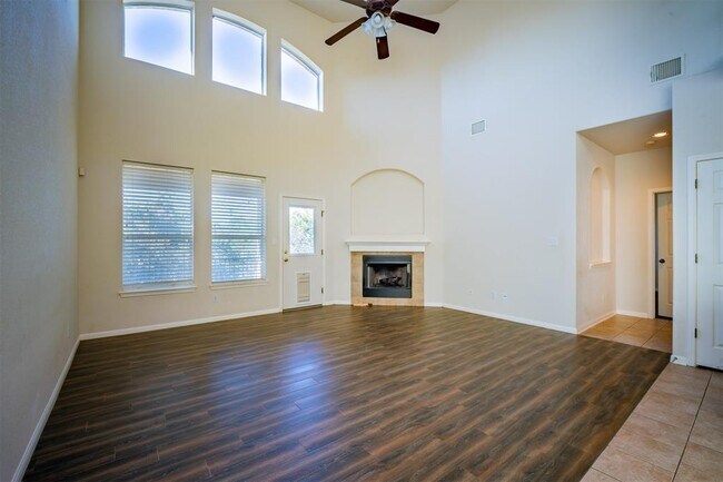 Building Photo - 12709 Lee Park Ln