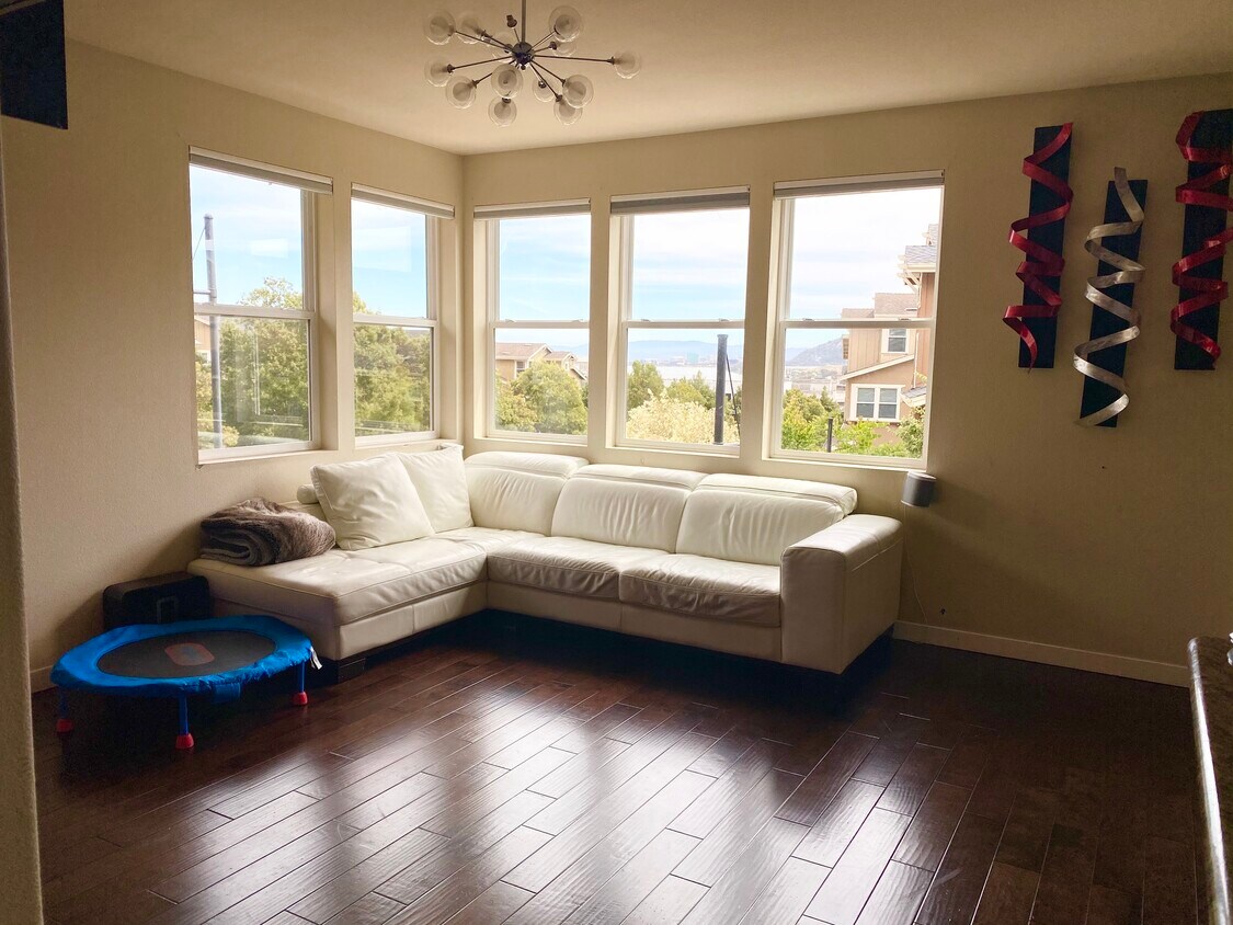 Livingroom - 130 Diamond Cove Ter